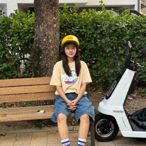 Moon Ji-in Instagram - 더우니까여름이댜!🫠
.
.
#쉬다가다쉬다가다