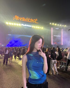 Moon Joo-yeon Instagram - #AD 
페스티벌과 잘 어울리는 달콤한 과일의 풍미와 바닐라피니쉬로마무리되는 풍부한향의 블렌디드스카치위스키 조니워커블론드🥂
시원한 조니워커블론드하이볼과 함께한 너무 즐겁고 마음이 시원했던 원유니버스페스티벌🌿
그리고 세이렌이 존재했다면 이런 아름다운 목소리였을것같은 타일라언니가 전부 찢어버린무대…🩵🧜‍♀️
조니워커와 타일라언니덕분에 오랜만에 페스티벌다운 페스티벌이었다~✨
.
Johnnie walker bolnde with oneuniverse festival
Love you tyla…!I felt like she was a siren mermaid…! Her voice is beautiful. Beautiful siren Tyla🧜‍♀️🩵💫
.
Please Drink Responsibly!
#조니워커 #조니워커블론드 #johnniewalkerkorea