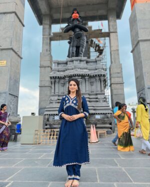 Mounika Dev Instagram - శ్రీనివాస గోవిందా శ్రీ వేంకటేశ్వర గోవిందా🕉️

#swarnagiri #saturday #devotional #peace #friendship 
@happy_soul5683