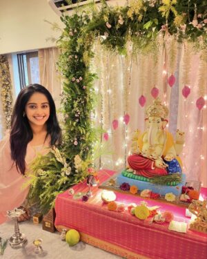 Mugdha Chaphekar Instagram - सुखकर्ता✨