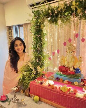 Mugdha Chaphekar Instagram - सुखकर्ता✨