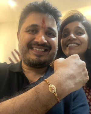 Mukta Barve Instagram - Being in the same city around Rakshabandhan is a rare and precious thing! Mukti, my lovely, funny, awesome sister! Love you tons!! ❤️❤️