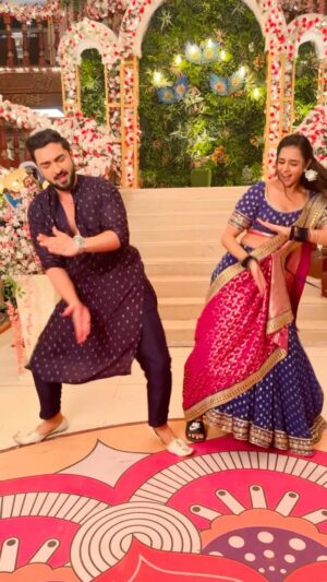 Munira Kudrati Instagram - Raat mein tu Kheto Mein na aayi nhi 🤣🫶🏻❤️

#reels #dance #aayinhi