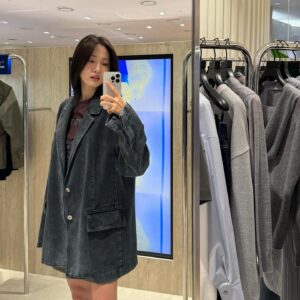 Na Hae-ryung Instagram - #광고 @e.b.m_official 

2024  PRE FALL COLLABORATION
EDITION BY MICHAA
AREN YOO

8월30일(금) ~ 9월01일(월)
3일간 오프라인 전 매장 및 온라인에서 유희라 콜라보 상품 20% 할인 동시 진행 한다고해요 ✨
E.B.M 멤버쉽 신규 고객 가입 시(시선닷컴), 10% 할인
* 콜라보레이션 상품 20% 할인과는 중복 할인이 불가함 
 
#etm#editionbymichaa#이비엠#유희라#arenyoo#현대백화점판교