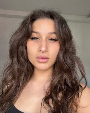 Nadia Al Saidi Instagram - Un agosto con mucho amor✨ (y una decoloración de mis pelos que ya tocaba🤡)
