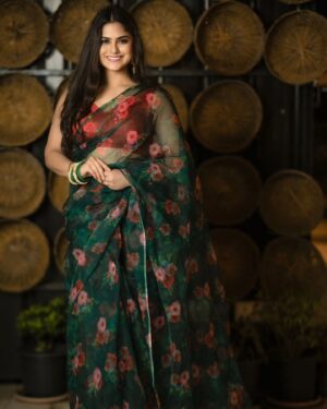 Naina Ganguly Instagram - Eyes like poetry, enchanting and deep. ❤️🖤

📷 @i_am_sanjeevbasu 
👗 @sourav_mondal_collection 
💄 @makeupartistpapai