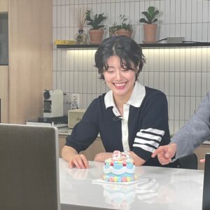 Nam Ji-hyun Instagram - 비키 라이브에서 잘 놀다왔습니다!! 
참여해주신 모든 분들께 감사합니다!!😆😆
선물 가득 받은 하루였네요💕💕💐🍷🍵
감사하고 또 감사합니다🙇‍♀️