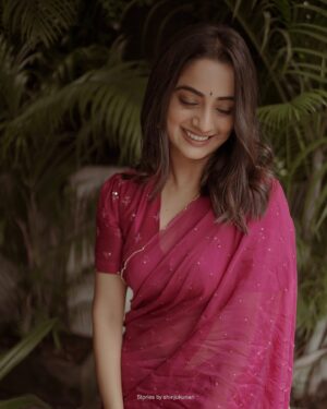 Namitha Pramod Instagram - ♥️🫶🏼♾️
📷: @storiesbyshinjukurian / @weddingfabes_ 
Beautiful saree : @la_ve_byanaghavenu