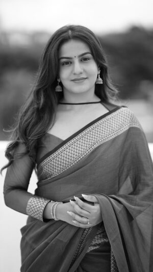 Namratha Gowda Instagram - I have no energy for hate, 
I either love you, wish you well, or hope you heal. 🖤

Shot by: @umesh__photography___ 
Edited by: @hey_kg_is_here 
Saree: @pure_mysore_silk 
Blouse by: @likitha_suresh_
