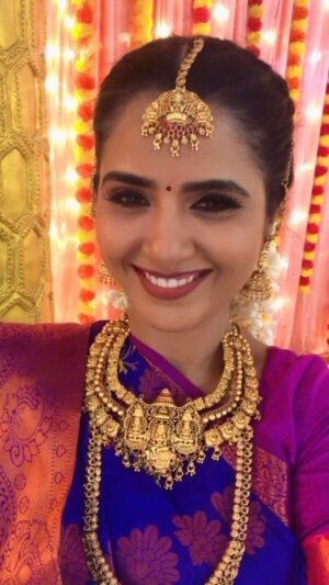 Nanditha Jennifer Instagram - Hey crazy 💙💓
.
.
#beautiful #cute #love #smile #instagram #instagood #instalike #instadaily #fabulous #thankyou #jesus #saree #jewellery #expression #reels #jenniferr252reels #trending #karthgideepam #ztamil #vijaytv #suntv