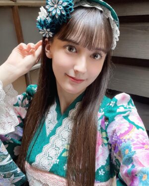 Naomi Payton Instagram - ୨୧

Febriさん連載
#並行多元ヒロインズ 第14回のテーマは
「日本人形の夏休み」

私も日本人形になれるなんて！
とっても嬉しいっ💞

この後ろ姿を見てほしい…！！！
大きいリボンとフリルがとっっっても可愛い🤍

#Febri さん
#03 #声優