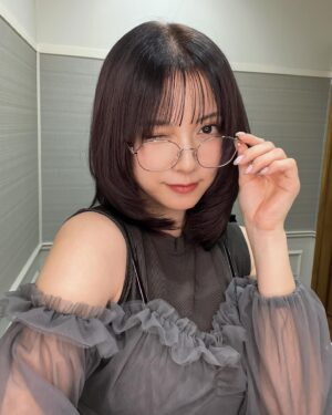 Nashiko Momotsuki Instagram - そういえば 髪の毛染めた時の
めがねすきー

#桃月なしこ #なしこたそ
#loanaroppongi