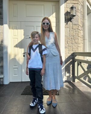 Natalya Podolskaya Instagram - Поздравляю всех с началом учебного года и окончанием сезона аниматоров  24/7. Желаю всем легкой учебы , домашки без слез , веселых друзей и понимающих учителей ❤️ И какое же это окрыляющее чувство- гордиться своим ребенком, просто потому что это твой ребенок 🤍
