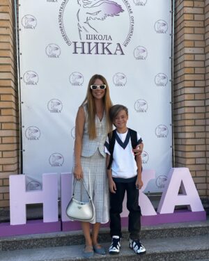 Natalya Podolskaya Instagram - Поздравляю всех с началом учебного года и окончанием сезона аниматоров  24/7. Желаю всем легкой учебы , домашки без слез , веселых друзей и понимающих учителей ❤️ И какое же это окрыляющее чувство- гордиться своим ребенком, просто потому что это твой ребенок 🤍