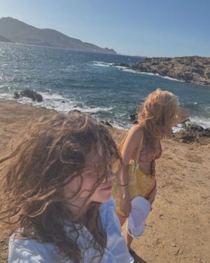Natasa Exintaveloni Instagram - 💙☀️🏝️💦