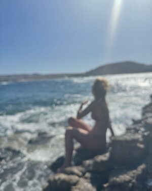 Natasa Exintaveloni Instagram - 💙☀️🏝️💦