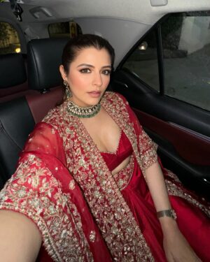 Natasha Luthra Instagram - 0.5 selfies 🤳 >>>>>