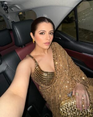 Natasha Luthra Instagram - 0.5 selfies 🤳 >>>>>