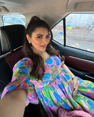 Natasha Luthra Instagram - 0.5 selfies 🤳 >>>>>