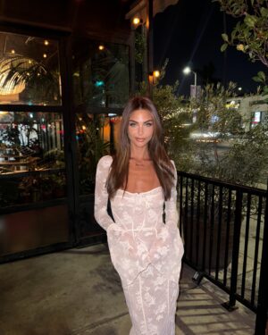 Nathanya Sion Instagram - SORRY BUT THIS DREESSSSS😳😳🫠🫠💕💕 !!!!

#dress #datenightoutfit #explore