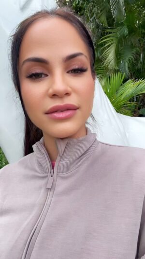 Natti Natasha Instagram - Sinceramente Quiero la VERDAD Y NADA MÁS QUE LA VERDAD 🤪! Así seas como yo una #LOcA Comenta que piensas?