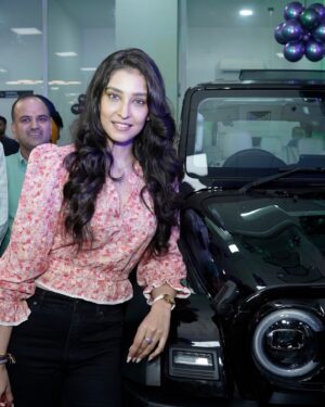 Navneet Kaur Dhillon Instagram - Had an incredible experience unveiling the all-new Mahindra Thar Roxx! 🔥🔥 A big thank you to the amazing team at @mahindra.rajvehicles for having me and giving me the chance to experience this beast firsthand. From its rugged design to its off-road capabilities, the Thar Roxx is a true game-changer. The advanced 4x4 features, powerful engine, and that iconic stance make it perfect for adventure seekers and urban explorers alike. Ready to take on any terrain and turn heads wherever it goes! 🌄🏞 #MahindraTharRoxx #AdventureReady #RajVehicles #TharUnleashed