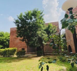Navya Naveli Nanda Instagram - Dreams do come true 💫!!!!!! 

The next 2 years... with the best people & faculty! 

Blended Post Graduate Programme (BPGP) Class of 2026
