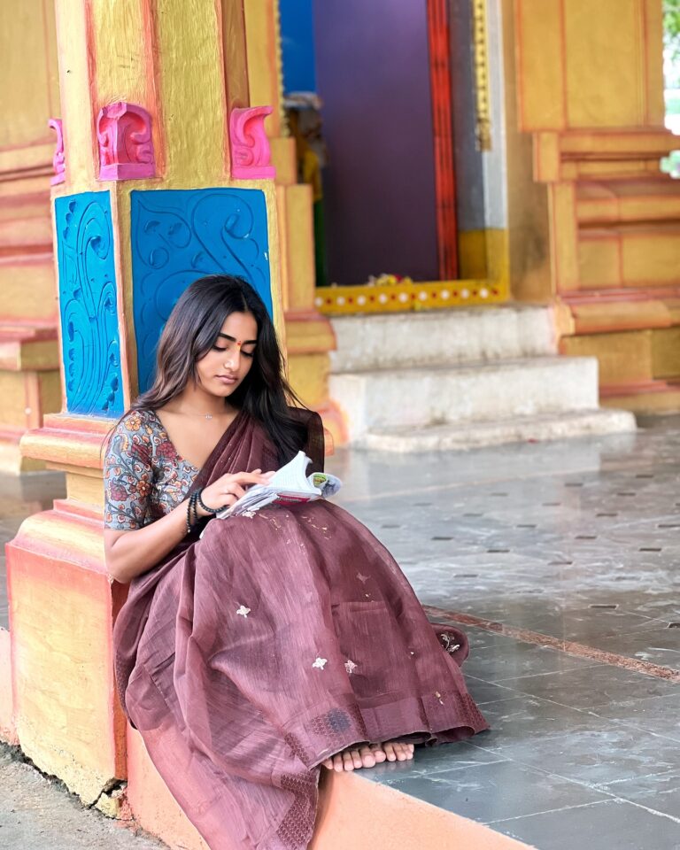 Actress Nayani Pavani HD Instagram Photos and Wallpapers August 2024