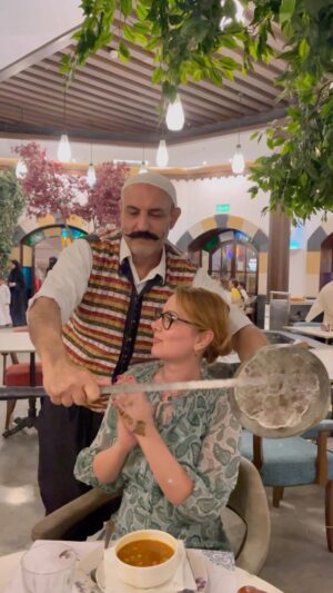 Nazanin Amiri Instagram - Syrian music and dance at Syrian restaurant in Qatar💃🏻🇸🇾(Damasca restaurant in souq waqif)