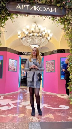 Nazanin Amiri Instagram - Nikolskaya street Moscow Russia, is a pedestrian street in the Kitay-Gorod of Moscow.It connects Red Square and Lubyanka Square.It was known as the Street of the 25th of October between 1935 and 1990.

The north side of the street is lined with historic buildings, such as the Kazan Cathedral, the Old Mint, Monastery of the Holy Saviour, Greek Monastery of St. Nicholas (from which this street takes its name), and the former Holy Synod Printing Offices, Russia's first publishing house. The south side contains the GUM and the Dormition Church, an example of the Naryshkin Baroque underwritten by the Saltykov boyar family in 1691.

Before Stalin's reconstruction of downtown Moscow, the street led to the Vladimir Gates of the Kitay-Gorod wall (1534-38) which used to dominate the Lubyanka Square. Another Naryshkin Baroque church, dating from 1694, adjoined the gate, as did the more recent chapel of St. Pantaleon with a large cupola. All these buildings were razed in 1934.
It’s really awesome🤩

The Nikolskaya Street and the neighbouring Tretyakovsky Proyezd are the center of Moscow's traditional luxury shopping district. It was pedestrianized in August 2013.💙🇷🇺