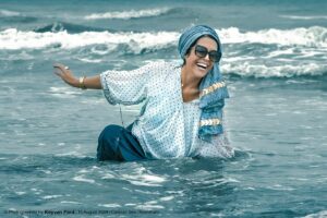 Nazanin Farahani Instagram - دریا و نشئگی بی نهایتش
 The sea and its infinite euphoria

عکس : @keyvanfard

Let the waves carry you where the light can not
#نازنین_فراهانی #کیوان_فرد #عکاسی #عکس 
#دریا