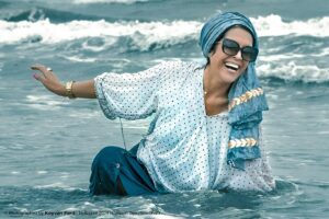 Nazanin Farahani Instagram - دریا و نشئگی بی نهایتش
 The sea and its infinite euphoria

عکس : @keyvanfard

Let the waves carry you where the light can not
#نازنین_فراهانی #کیوان_فرد #عکاسی #عکس 
#دریا