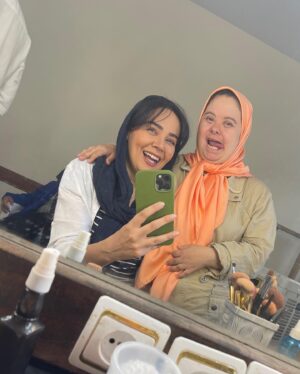 Neda Ghasemi Instagram - .
قند و نبات💛🧡

#ناهید_قهرمانی 
#سندروم_داون