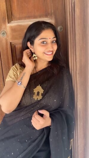 Neelima Rani Instagram - Happy me in a happy place 🤍
God is super kind and we can’t thank him enough 🙏🏼
Azlagu is not in the person,it’s in the viewers mind.. 
beautiful accessories by @sarvedashop (Kolam design has become my fav) good luck girl. #love #happy #blessed #instagram #reels #neelimaesai
