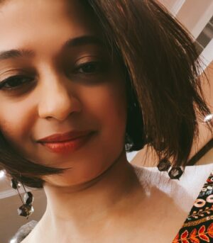 Neeta Pillai Instagram - Seldom do I doll up, but when I do … a click or two I do too.. 

#indianwedding #ethnicwear #ethnic #dressup #familytime