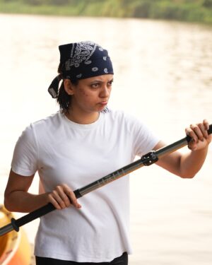 Neeta Pillai Instagram - Outdoorsy me…. Ultimate joy.. 
#tbt 

📸: @amarthejas_pu 
📍: @softouchayurveda 

#outdoorsy #outdoors #adventure #life #breath #nature #sports #kayak