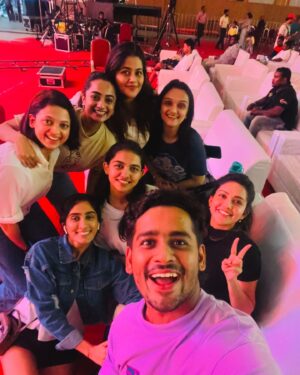 Neeta Pillai Instagram - Gang gang 🤙

Fun times with these peeps @rameshpisharody @kunchacks @ganapathisp_official @mamitha_baiju @mahima_nambiar @nami_tha_ @neeta.pillai @anu_sithara @anusree_luv @shamnakasim 

#rehersals #mazhvilEntertainmentAwards2024 #AMMA #funtimes