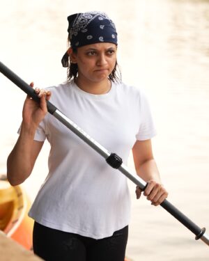Neeta Pillai Instagram - Outdoorsy me…. Ultimate joy.. 
#tbt 

📸: @amarthejas_pu 
📍: @softouchayurveda 

#outdoorsy #outdoors #adventure #life #breath #nature #sports #kayak