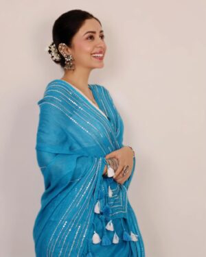 Neha Sargam Instagram - The ब्लू wave!! 🌊
.
.
.
.
.
.
@mayank99683 @_charismastudio @hmua_rakshapatel._ @buyatbanarasee