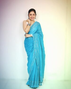 Neha Sargam Instagram - The ब्लू wave!! 🌊
.
.
.
.
.
.
@mayank99683 @_charismastudio @hmua_rakshapatel._ @buyatbanarasee
