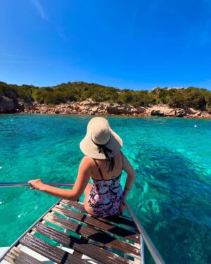 Neroli Meadows Instagram - Happy happy joy joy #sardinia #sardegna #gulfoforosei #coastoforosei #coastofbaunei #calabiriala #costabaunei #spaggiadeigabbiani #poolsofvenus #piscenedivenere #truffles #lamaddalena #lamaddalenaisland #lamaddalenaarchipelago