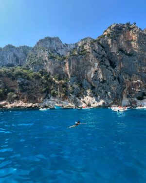 Neroli Meadows Instagram - Happy happy joy joy #sardinia #sardegna #gulfoforosei #coastoforosei #coastofbaunei #calabiriala #costabaunei #spaggiadeigabbiani #poolsofvenus #piscenedivenere #truffles #lamaddalena #lamaddalenaisland #lamaddalenaarchipelago