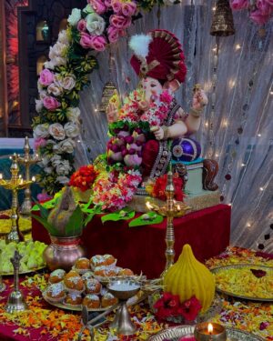 Nia Sharma Instagram - Ganpati bappa Moryaaaa💯😇😇😇😇😇 
From the entire team of #laughterchefs ❤️
A journey nothing short of magic. 

May bappa bring happiness love laughter prosperity into everyone’s life. 🙏😘

Styling : @iamkenferns 
Team: @jonty_monty_777 @sunny_makeover_