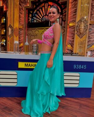 Nia Sharma Instagram - Ganpati bappa Moryaaaa💯😇😇😇😇😇 
From the entire team of #laughterchefs ❤️
A journey nothing short of magic. 

May bappa bring happiness love laughter prosperity into everyone’s life. 🙏😘

Styling : @iamkenferns 
Team: @jonty_monty_777 @sunny_makeover_