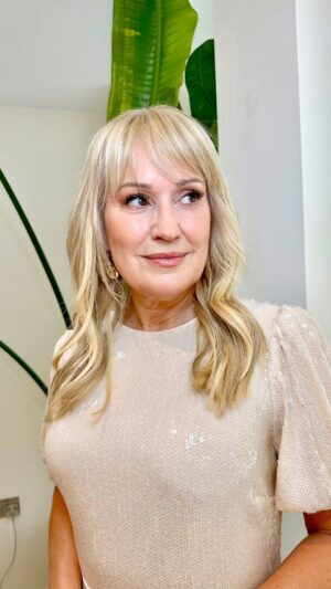 Nicki Chapman Instagram - Glammed & ready! 

A fabulous day meeting & celebrating some incredible people.  Always a delight hosting The First Time Buyers Readers Awards @marriottgrosvenorsquare.
Thank you to Lynda, Katie, Laura, Sophie, Ryan & of course Sarah. Also very special to have @jessofjesmond join us ❤️
Congrats to all the winners & highly commended ⭐️🔑 🏡 more photos on stories of the event 

@firsttimebuyermag 

Makeup @lyndseyharr1son 
Curls @hairbyninanikol 
Cream Dress @hobbslondon 
Shoes @esskashoes