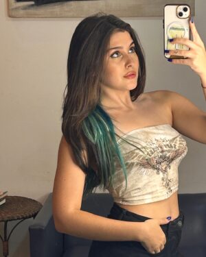 Nicole Orsini Instagram - de cabelo feito não quero guerra com ninguém 😘💆🏻‍♀️ @gleccianoluz @na_producao