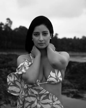Niharica Raizada Instagram - "The Babe"

#NiharicaRaizada 

Shot by @karimiglimpse