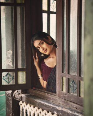 Niharika Nm Instagram - All this wife behaviour, still no husband in sight. 

Shot by @visualaffairs_va 
MUA @skinbysakhshi 
Hair @hairstoriesbyrishikaa 
Wearing @eternitybysakshi 
Blouse @advi_saree_blouses 
Location @elitaavilla
