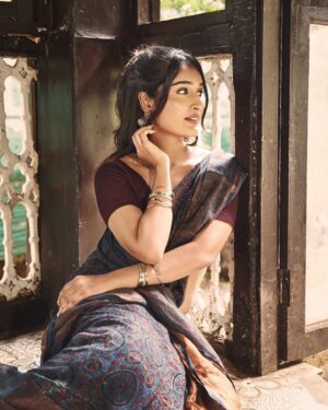 Niharika Nm Instagram - All this wife behaviour, still no husband in sight. 

Shot by @visualaffairs_va 
MUA @skinbysakhshi 
Hair @hairstoriesbyrishikaa 
Wearing @eternitybysakshi 
Blouse @advi_saree_blouses 
Location @elitaavilla