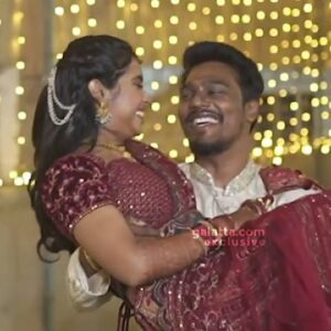 Nikhila Sankar Instagram - உன்ன தூக்கினு Javo போல
செல்லக்குட்டி ஓடி வாடி Vatcha மேல 😍♥️✨️

@nikhila_sankar_ @kspraveen_ @eyemomentclickers #Nikhila #Praveen #Galatta